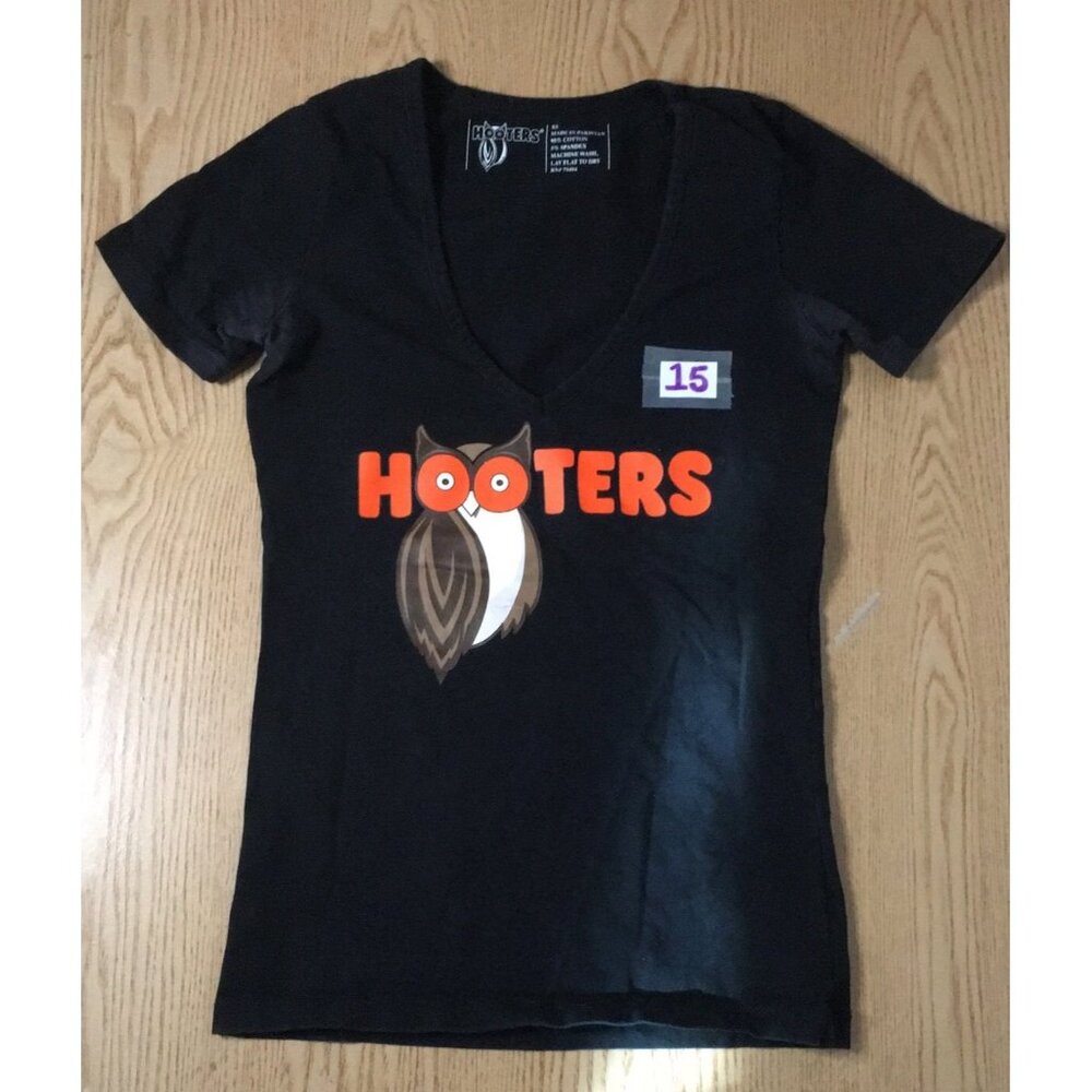 B32 #15 Hooters Girl Worn Rare Uniform V-Neck Tee Black Size XS